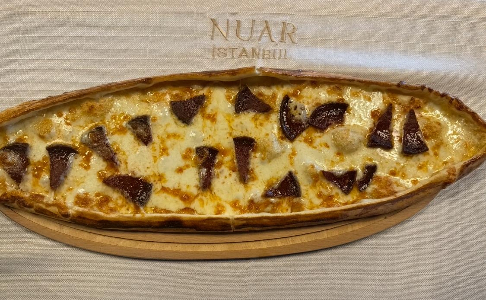 Sucuklu Kaşarlı Pide