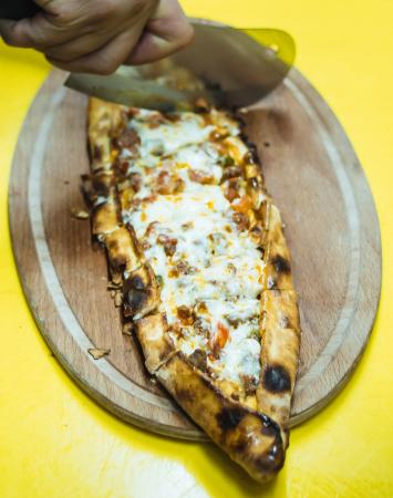 Kuşbaşı Kaşarlı Pide