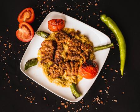Patlıcan Yatağında Kebap